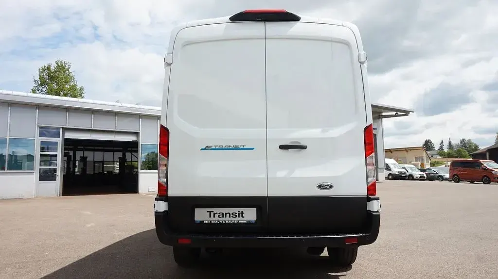 Gebraucht Ford Transit Trend 135 kW (184 PS) 2023 Weiß Van / Kleinbus