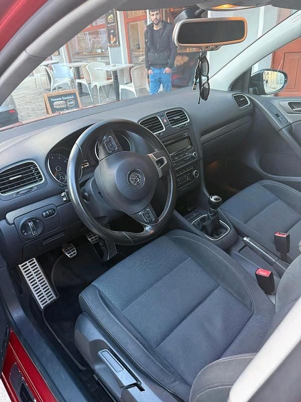 Second-hand VW Golf VI 105 CP (77 kW) 2011 Roșu Hatchback