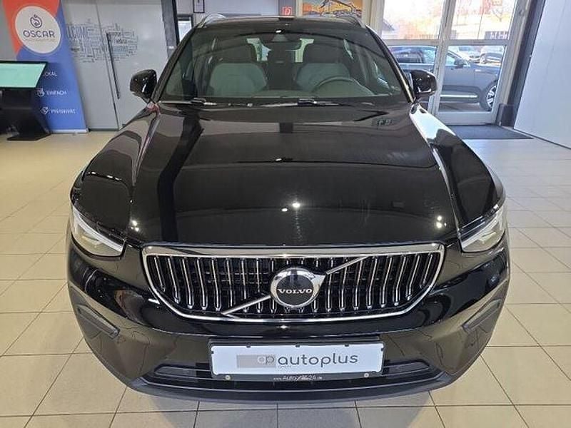 Second-hand Volvo XC40 Plus 211 CP (155 kW) 2022 Negru SUV