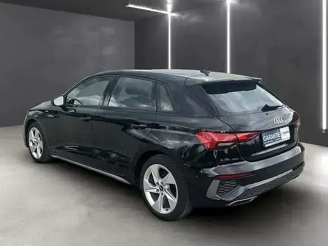 Używany Audi A3 S-Line 150 KM (110 kW) 2022 Czarny Sedan/Limuzyna