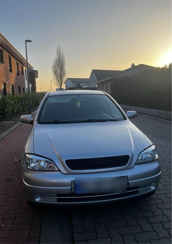 Gebraucht Opel Astra 101 PS (74 kW) 2001 Silber Limousine