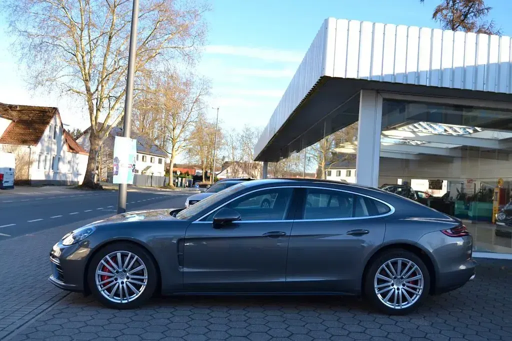 Gebraucht Porsche Panamera Turbo 549 PS (403 kW) 2017 Grau Kleinwagen