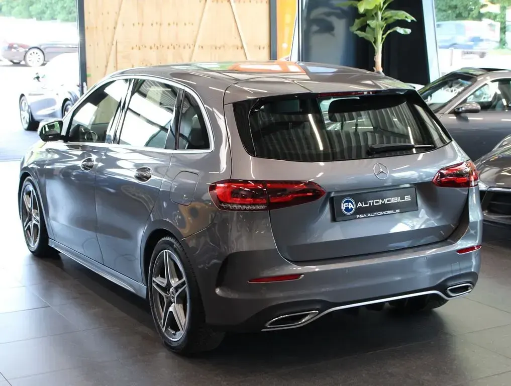 Gebraucht Mercedes B200 AMG line 163 PS (119 kW) 2020 Grau Kleinwagen