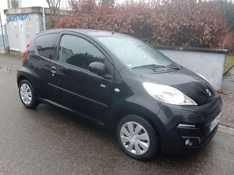 Gebraucht Peugeot 107 Style 68 PS (50 kW) 2013 Schwarz Kleinwagen