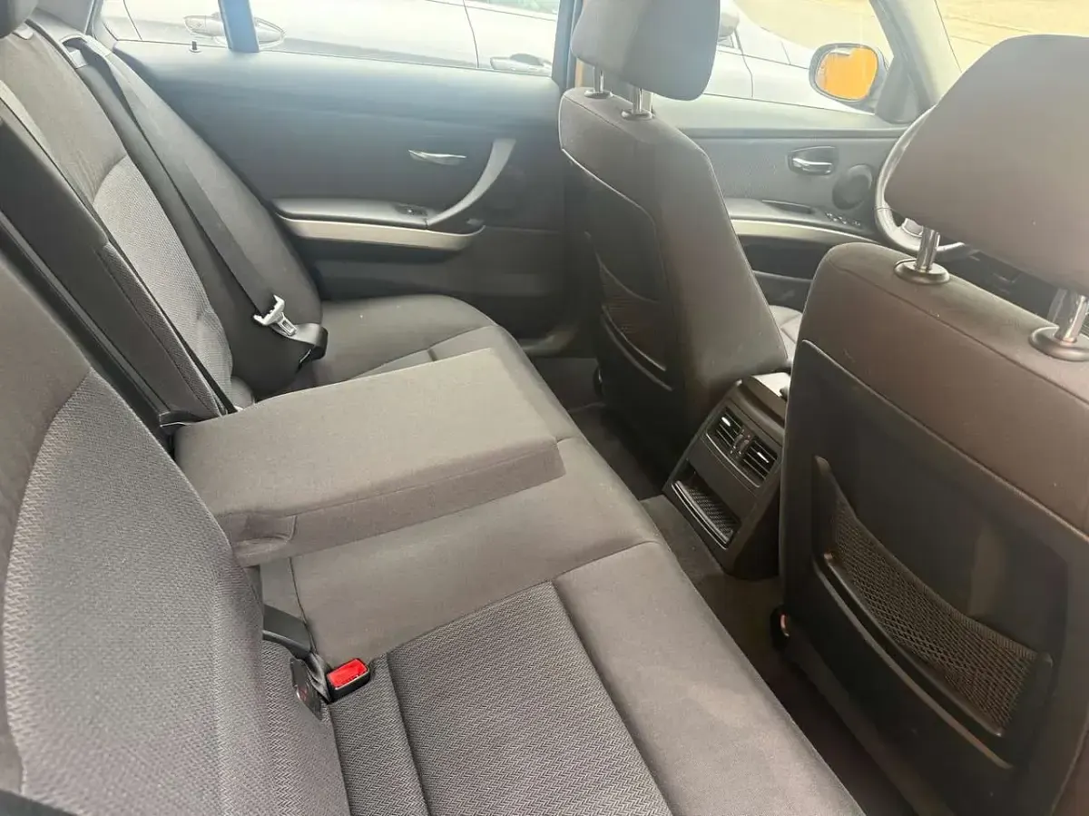 Gebraucht BMW 320 184 PS (135 kW) 2012 Black sapphire metallic Kombi