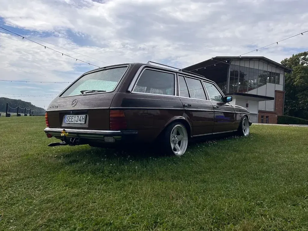 Gebraucht Mercedes 240 72 PS (52 kW) 1984 Braun Kombi