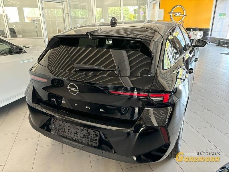 Neu Opel Astra Edition 131 PS (96 kW) 2025 Schwarz Limousine