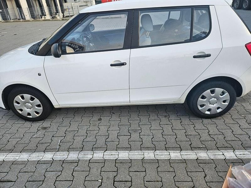 Gebraucht Skoda Fabia 69 PS (50 kW) 2009 Weiß Kleinwagen