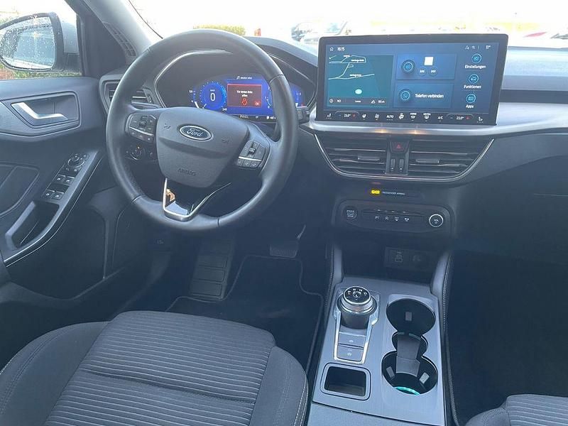 Używany Ford Focus 116 KM (85 kW) 2023 Srebrny Kombi