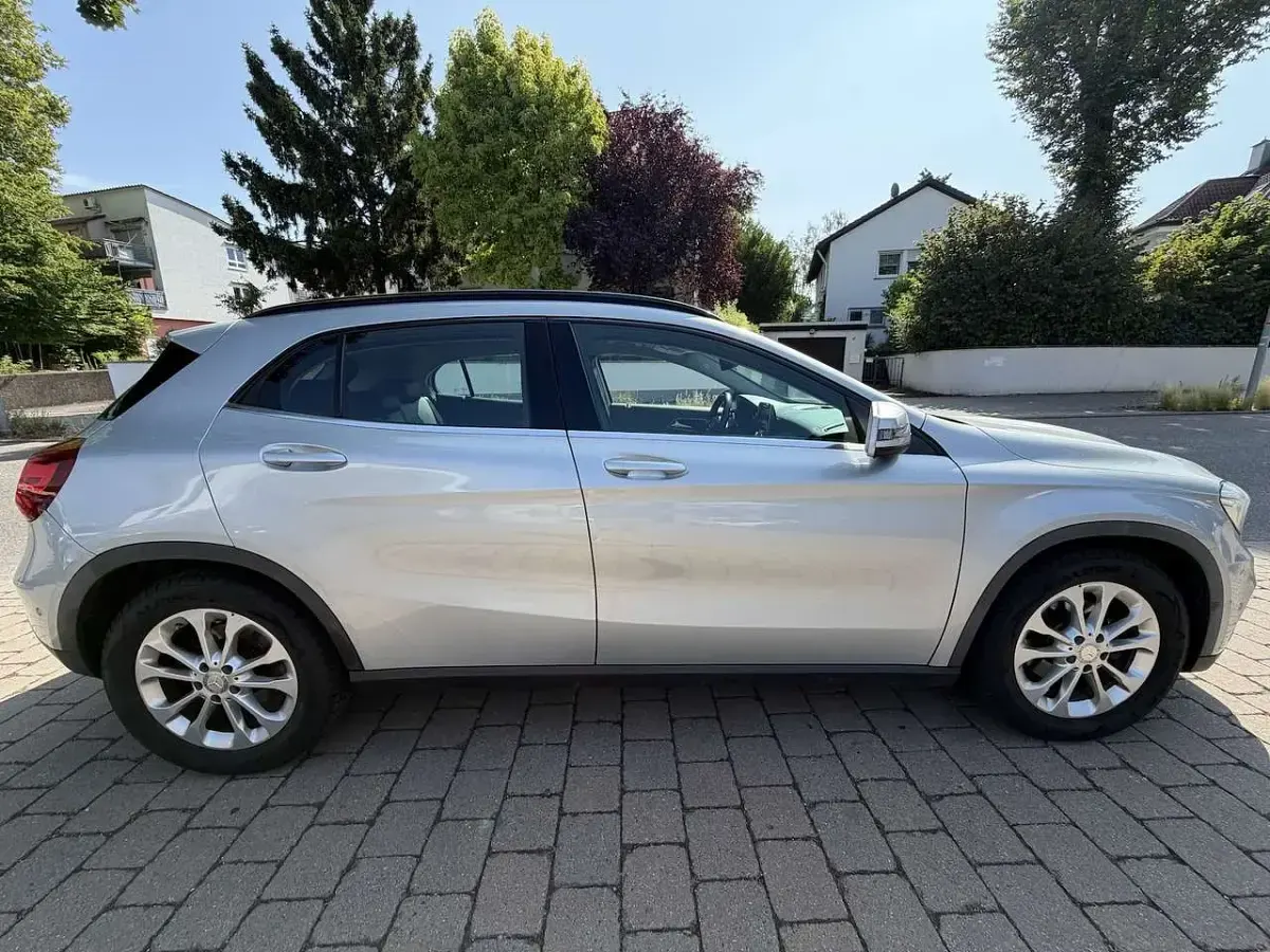 Gebraucht Mercedes GLA200 156 PS (114 kW) 2014 Silber SUV