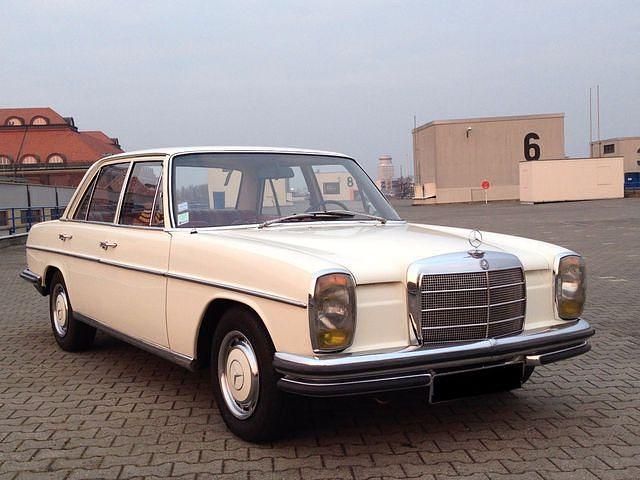 Weiß Gebraucht 1969 Mercedes 220 Limousine | 6.490 € - Bild 1/4