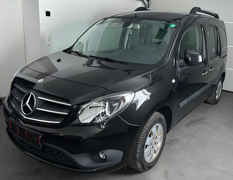 Schwarz Gebraucht 2018 Mercedes Citan 111 Edition Kombi | 14.950 € (Fairer Preis) - Bild 1/4