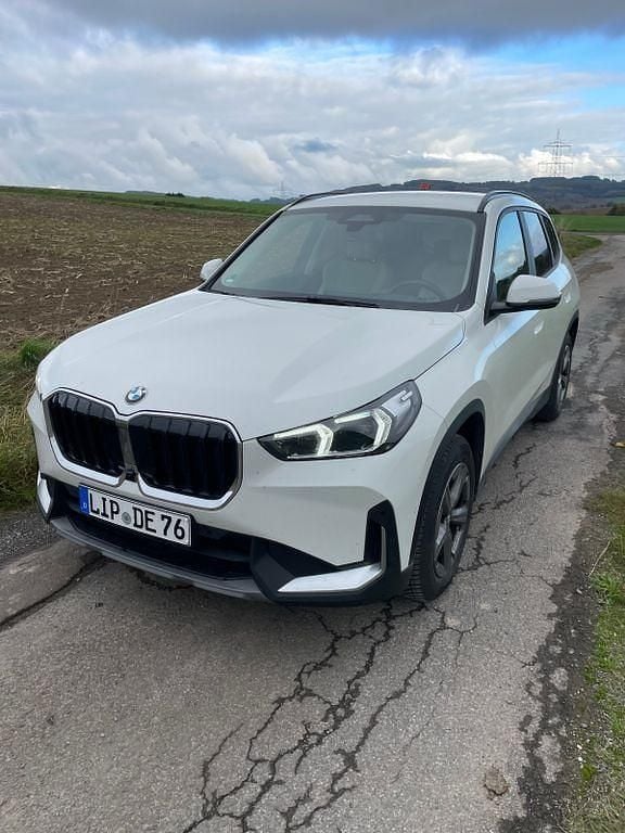 Weiß Gebraucht 2023 BMW X1 Sport Line SUV | 32.900 € (Superpreis) - Bild 1/4