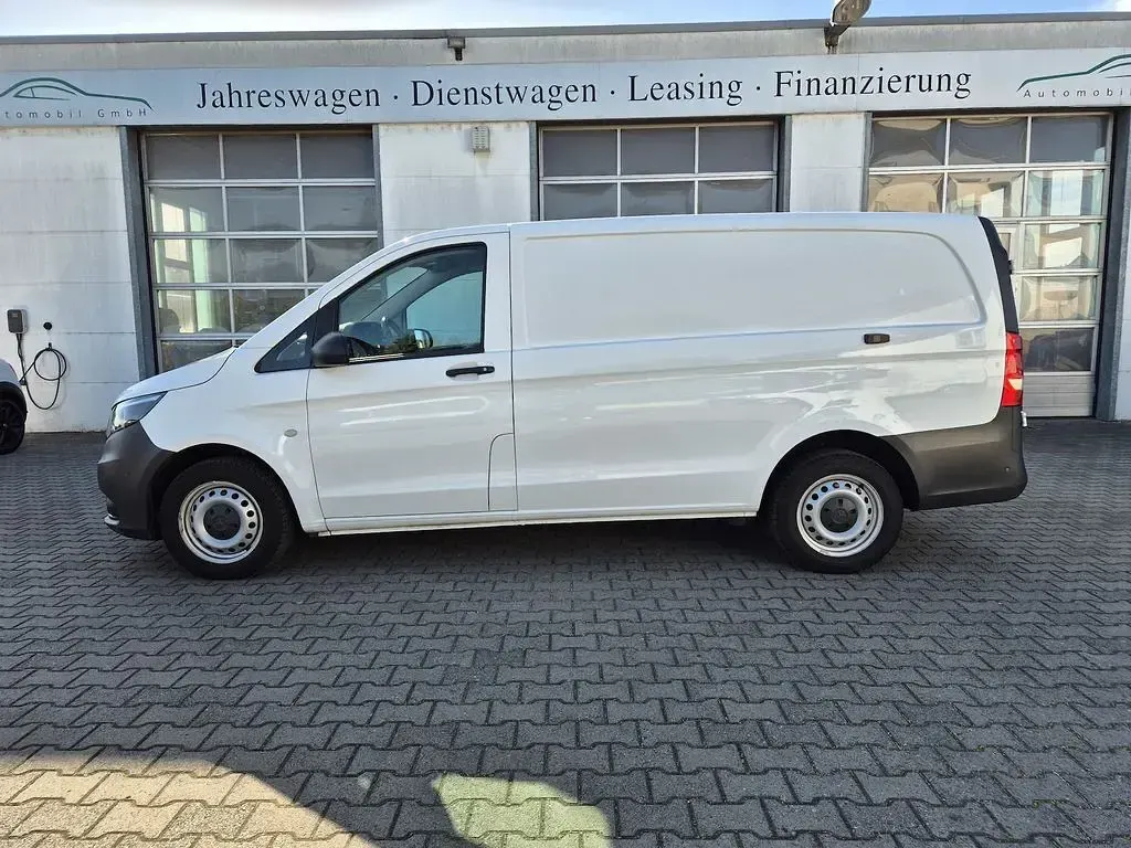 Gebraucht Mercedes Vito 163 PS (119 kW) 2022 Arktikweiss Van