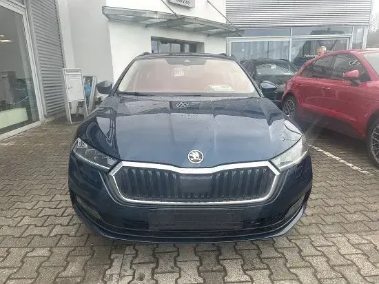 Gebraucht Skoda Octavia Clever 150 PS (110 kW) 2021 Lava blau Kombi