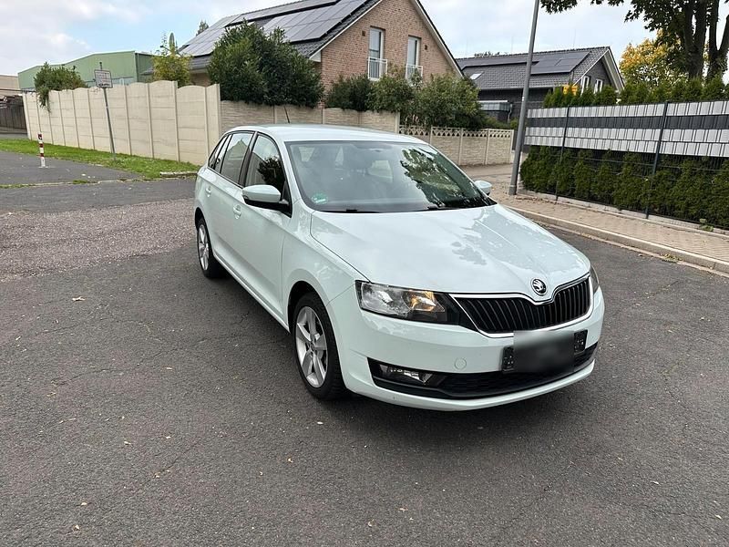 Weiß Gebraucht 2018 Skoda Rapid Kleinwagen | 9.500 € (Guter Preis) - Bild 1/4