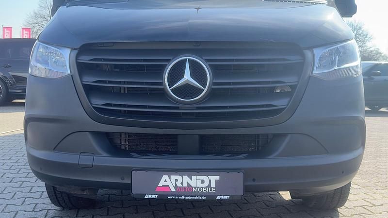 Gebraucht Mercedes Sprinter 170 PS (125 kW) 2023 Tiefschwarz Van