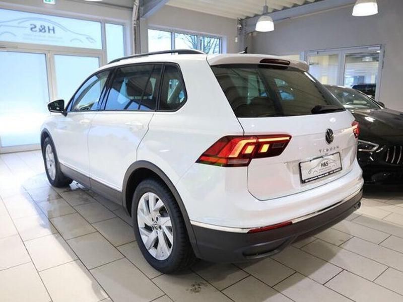 Gebraucht VW Tiguan Life 150 PS (110 kW) 2021 Pure white SUV
