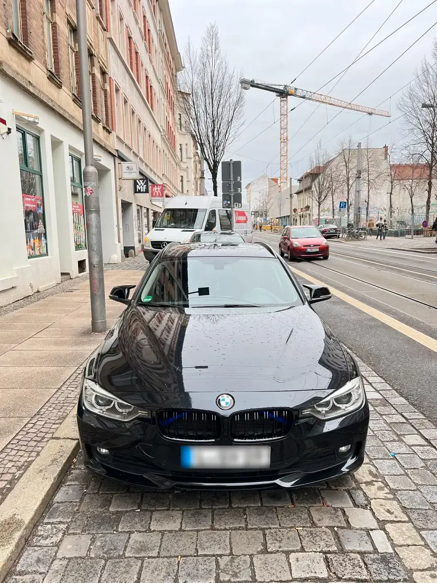 Gebraucht BMW 318 143 PS (105 kW) 2013 Schwarz Kombi