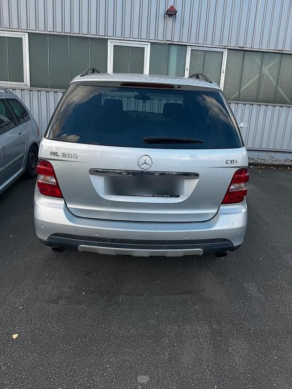Gebraucht Mercedes ML280 190 PS (139 kW) 2006 Silber SUV