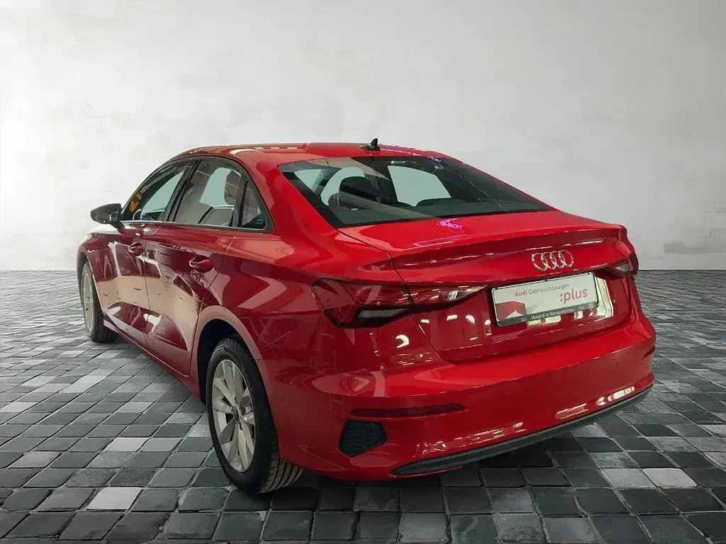 Gebraucht Audi A3 Ambiente 116 PS (85 kW) 2022 Tangorot metallic Limousine