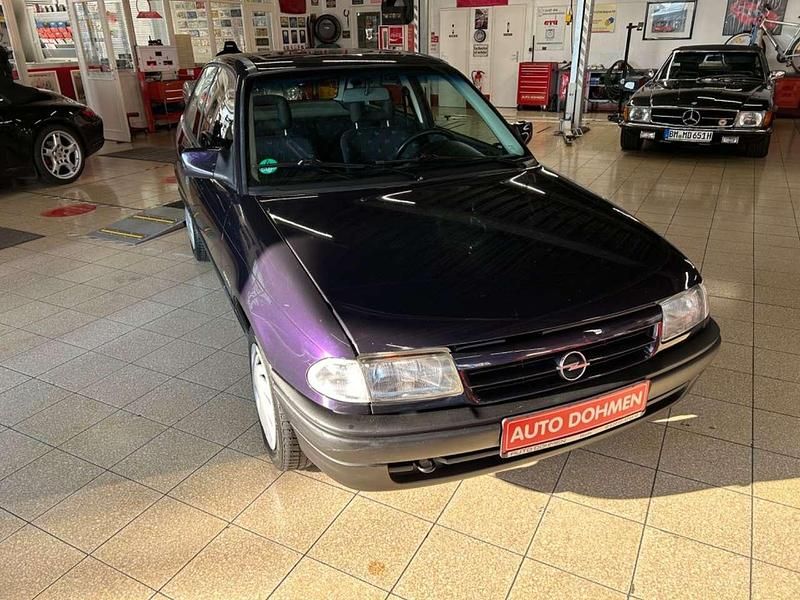 Gebraucht Opel Astra 60 PS (44 kW) 1995 Nachtblaumetallic Limousine