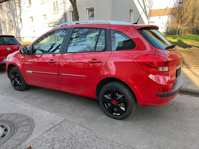 Gebraucht Renault Clio IV 75 PS (55 kW) 2012 Rot Limousine
