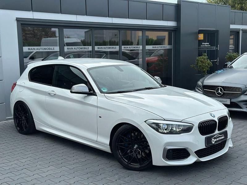 Weiß Gebraucht 2018 BMW M140 Performance Limousine | 30.890 € (Fairer Preis) - Bild 1/4