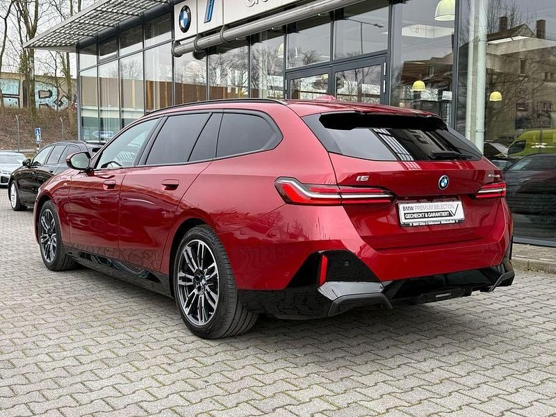 Gebraucht BMW i5 M Sport 250 kW (340 PS) 2025 Fire red Kombi
