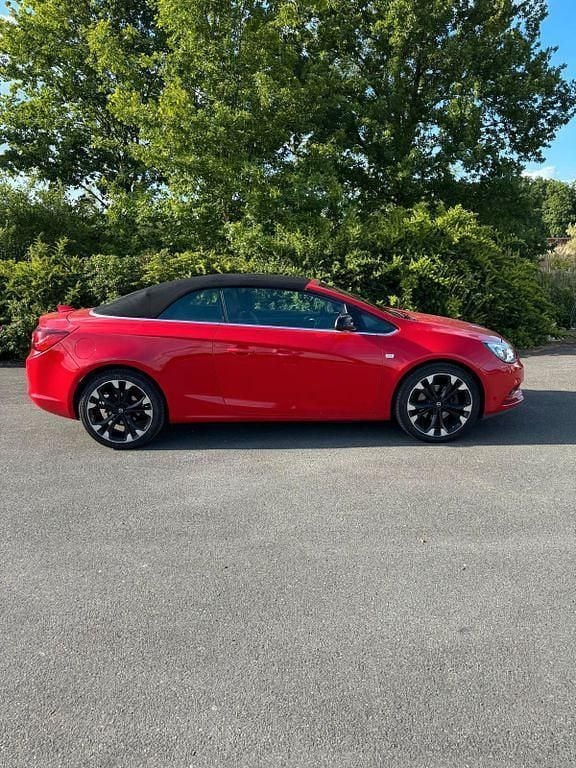 Rot Gebraucht 2017 Opel Cascada Edition Cabrio | 10.700 € (Guter Preis) - Bild 1/4