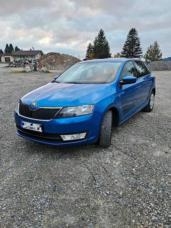 Blau Gebraucht 2015 Skoda Rapid Kombi | 6.980 € (Guter Preis) - Bild 1/4