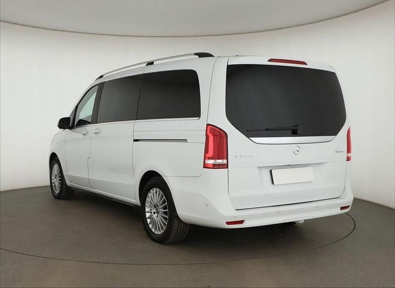 Gebraucht Mercedes V300 237 PS (174 kW) 2021 Weiß Van / Kleinbus