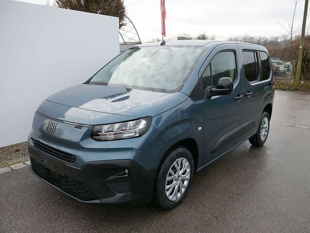 Blau Gebraucht 2024 Fiat Doblò Van / Kleinbus | 26.890 € (Teuer) - Bild 1/2