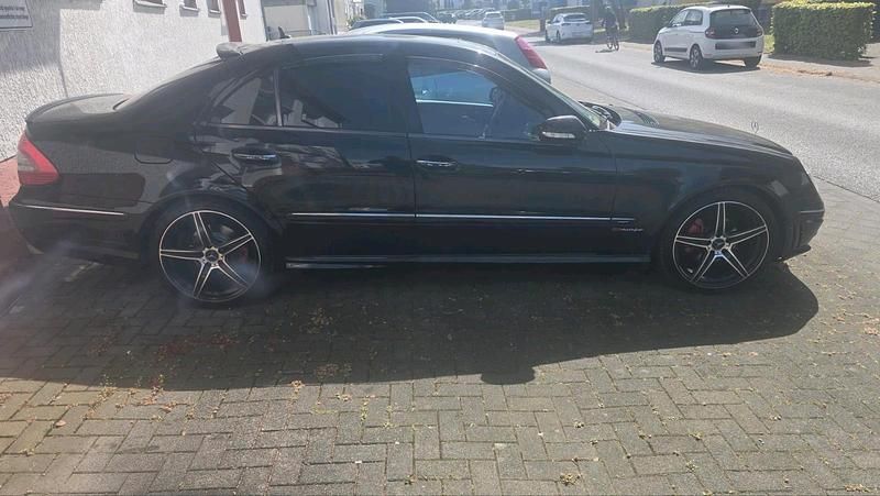 Gebraucht Mercedes E320 224 PS (164 kW) 2007 Schwarz Limousine