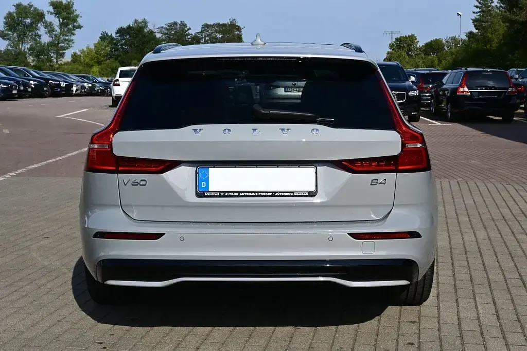 Gebraucht Volvo V60 Plus 197 PS (144 kW) 2025 Grau Kombi