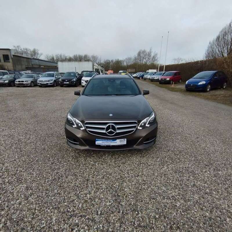 Dolomitbraun Gebraucht 2014 Mercedes E250 Avantgarde Kombi | 18.769 € (Superpreis) - Bild 1/4
