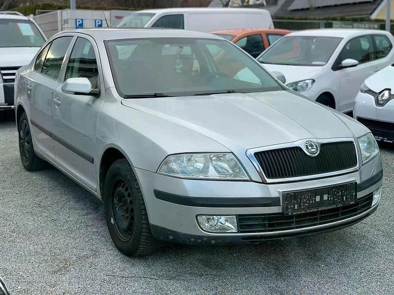 Silber Gebraucht 2004 Skoda Octavia Ambiente Limousine | 1.590 € (Guter Preis) - Bild 1/4