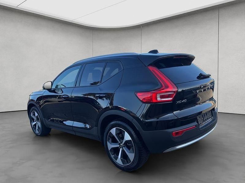 Gebraucht Volvo XC40 163 PS (119 kW) 2024 Schwarz SUV