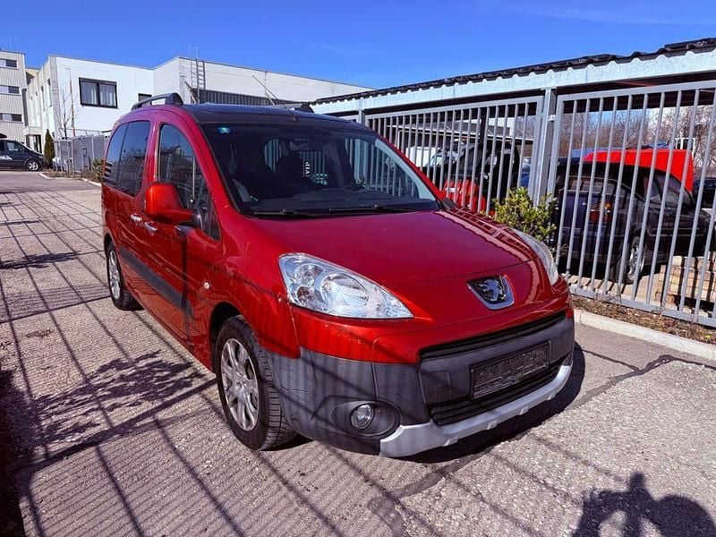 Gebraucht Peugeot Partner Tepee Family 111 PS (81 kW) 2011 Rot Van / Kleinbus