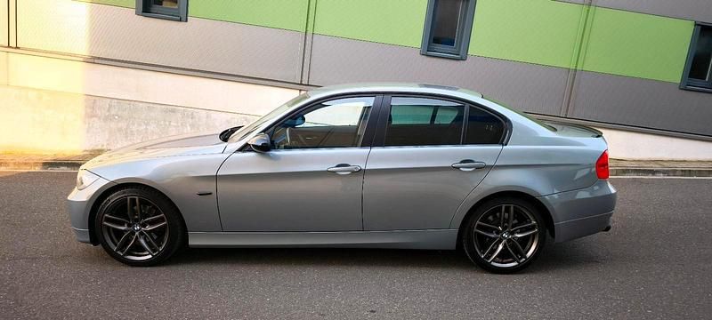 Brugt BMW 325 218 HK (160 kW) 2006 Sølv Sedan