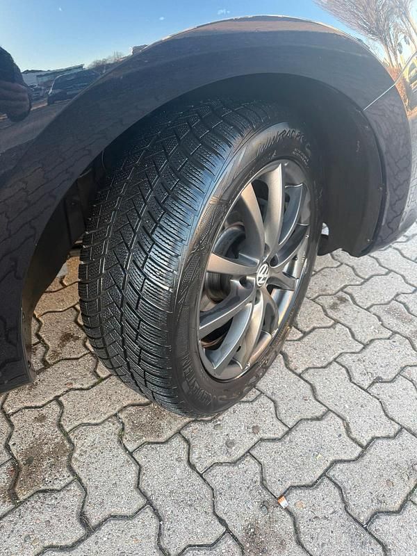 Second-hand VW Sharan 180 CP (132 kW) 2012 Negru Monovolum