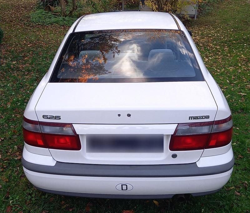 Gebraucht Mazda 626 115 PS (84 kW) 1998 Weiß Limousine