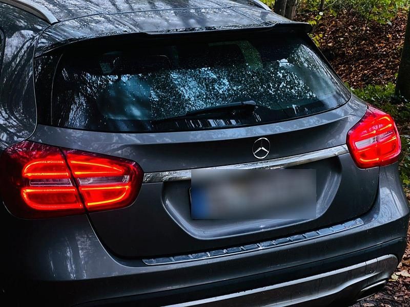 Gebraucht Mercedes GLA180 122 PS (89 kW) 2015 Grau SUV