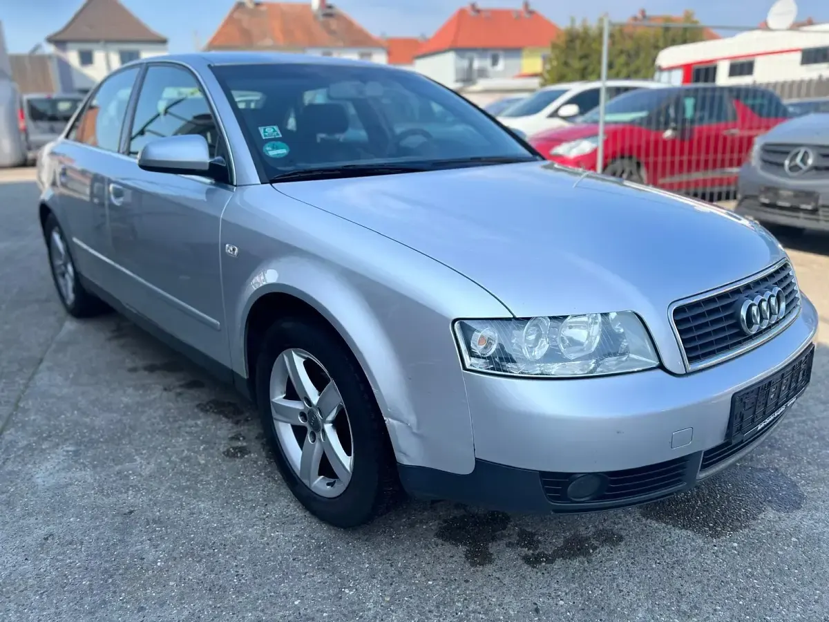 Usata Audi A4 102 CV (75 kW) 2003 Argento Berlina