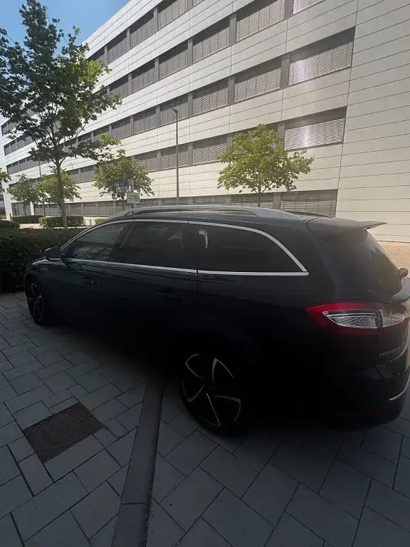 Gebraucht Ford Mondeo Trend 140 PS (102 kW) 2010 Schwarz Limousine