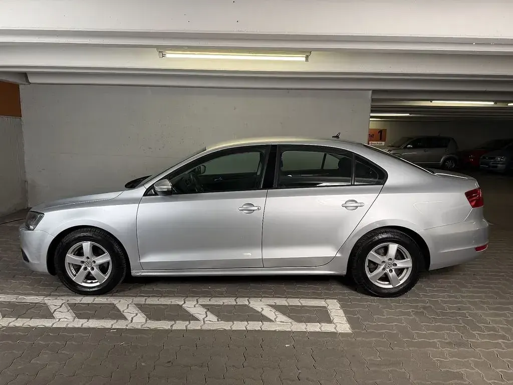 Gebraucht VW Jetta Comfortline 105 PS (77 kW) 2011 Silber Limousine