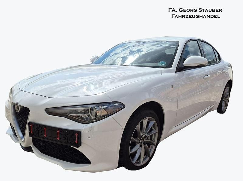 Weiß Gebraucht 2023 Alfa Romeo Giulia Ti Limousine | 29.999 € (Guter Preis) - Bild 1/4