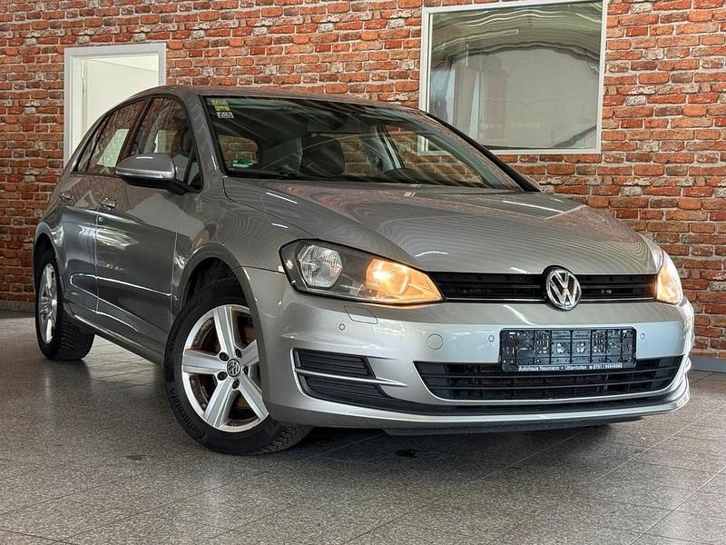 Silber Gebraucht 2014 VW Golf VII Comfortline Limousine | 8.350 € (Superpreis) - Bild 1/4