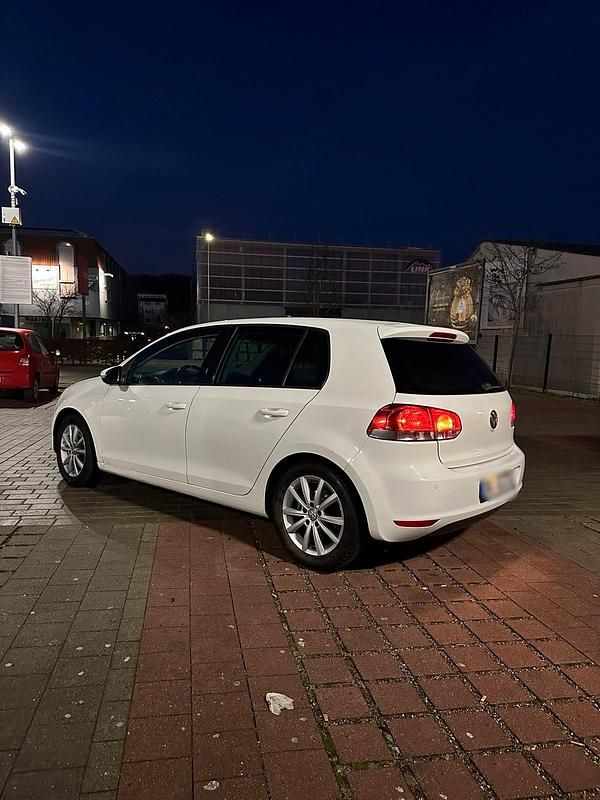 Gebraucht VW Golf VI 80 PS (58 kW) 2010 Weiß Kleinwagen