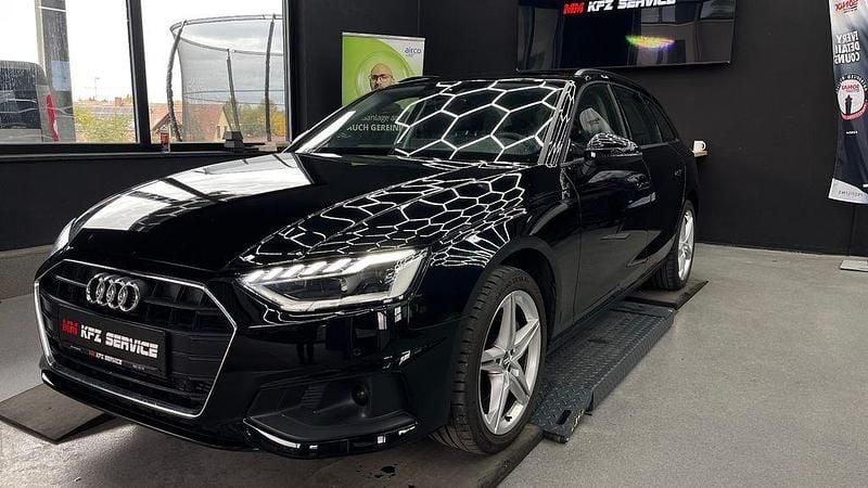 Schwarz Gebraucht 2021 Audi A4 Ambiente Kombi | 23.500 € (Superpreis) - Bild 1/4